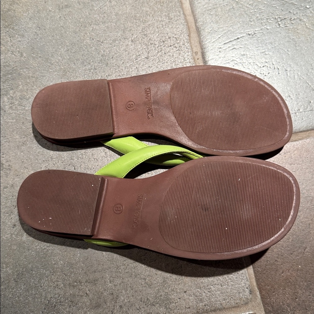 Simply Basic Women's lime green Sandals Sz 8 - Picture 5 of 7